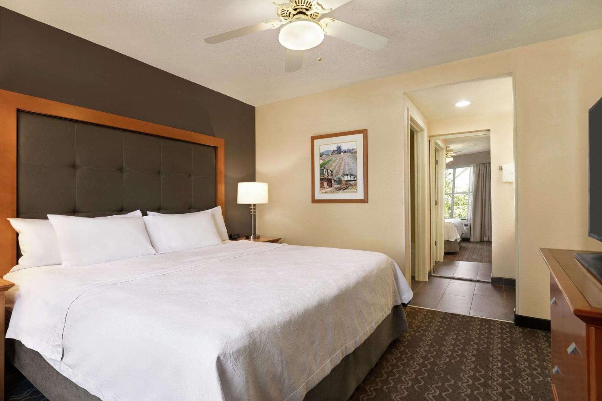 One-Bedroom King Suite Non-Smoking,1552322791:JPEG