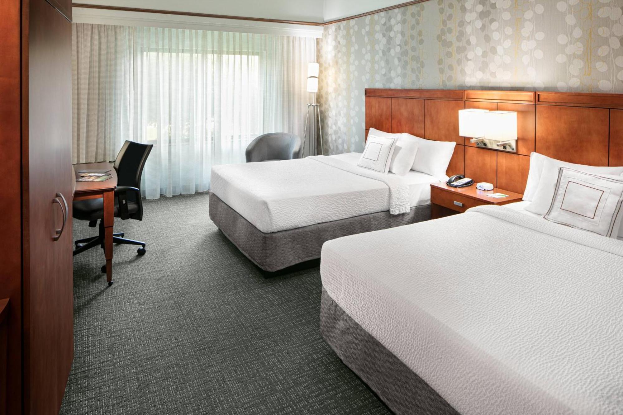 Queen Room Two Queen Beds Roll Shower Mobility Hearing Accessible,1683816396:JPEG